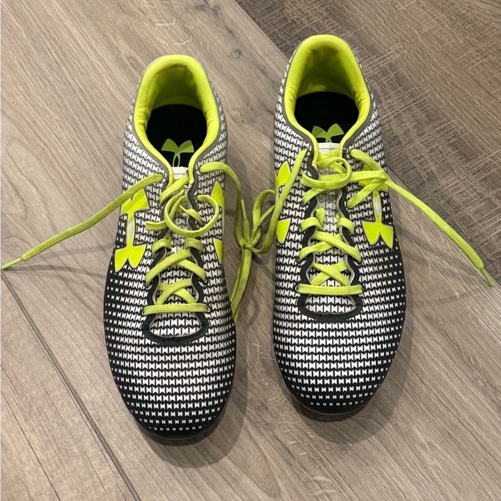 Under Armour - Black and Yellow Athletic Cleats